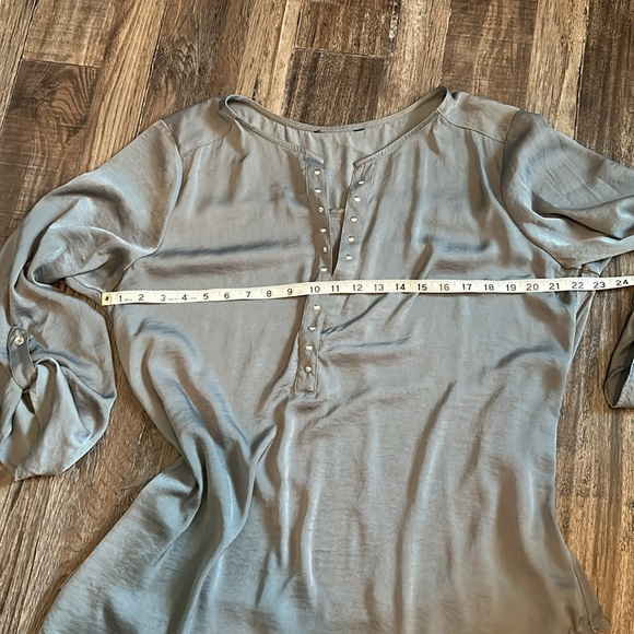 Olive colored Top - Picture 2 of 4